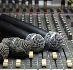 Buy Studio Handheld Wireless Microphones & Systems online