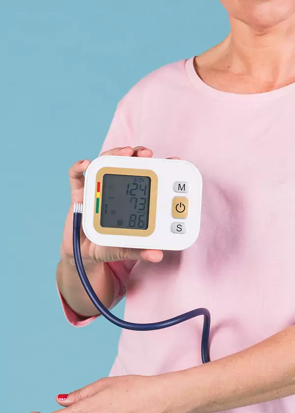 digital blood pressure monitor for home health tracking