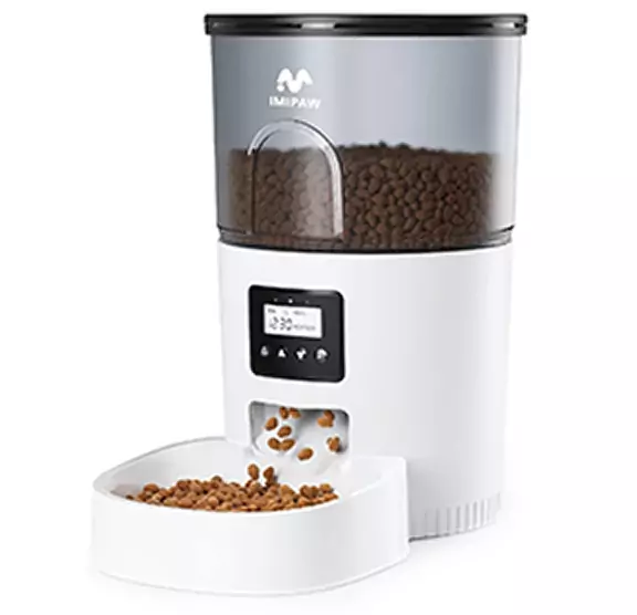 automatic pet feeders for hassle-free holiday getaways