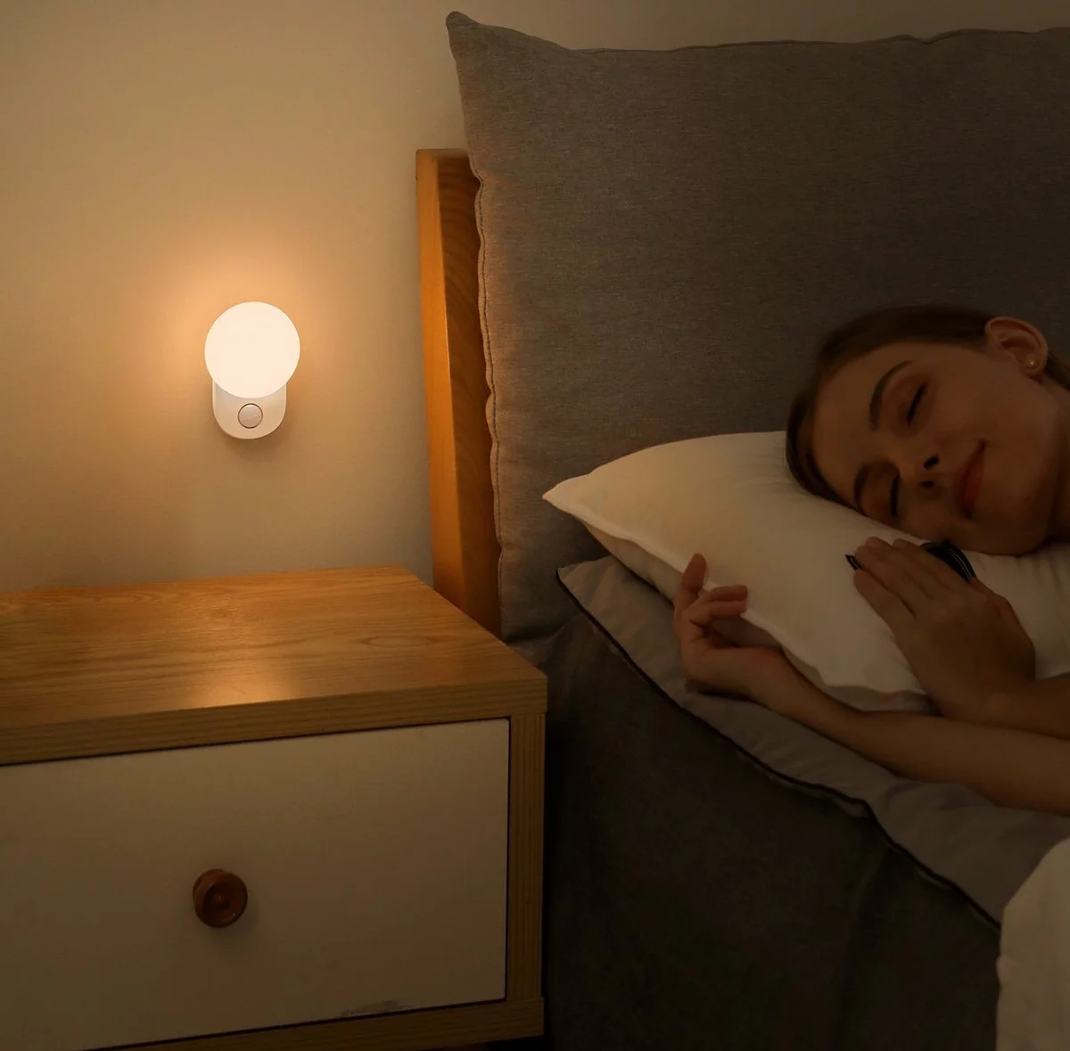 Baseus Full Moon Bedside Lamp, With Motion and Twilight Sensor - White