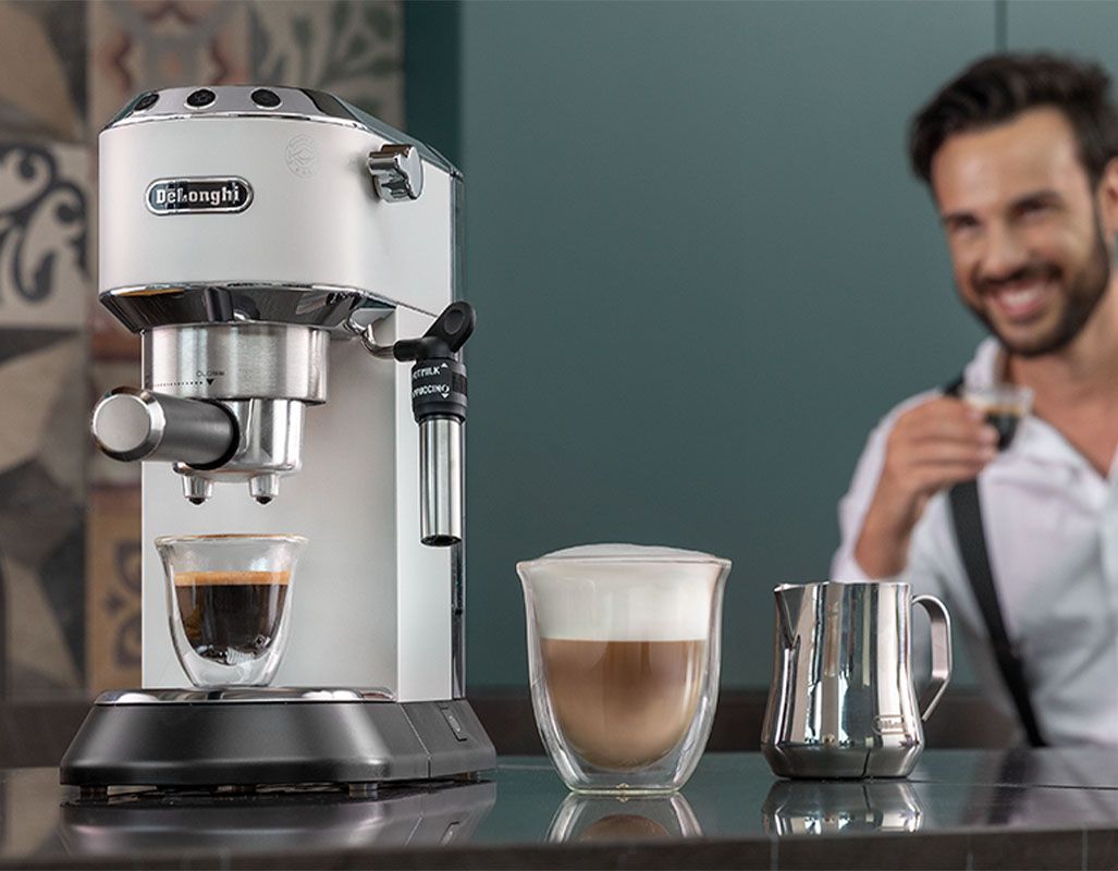 De'Longhi EC685.W Dedica Style Pump Espresso, Metal, 1350 W, 1 Litre, White