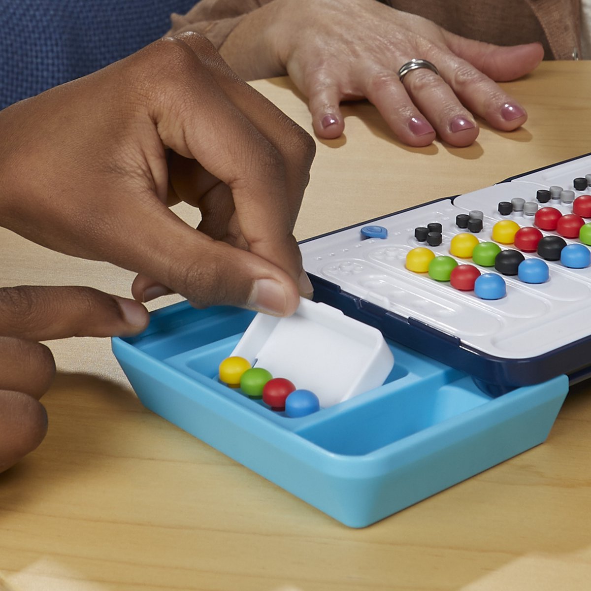 Hasbro Mastermind Refresh - Board Game