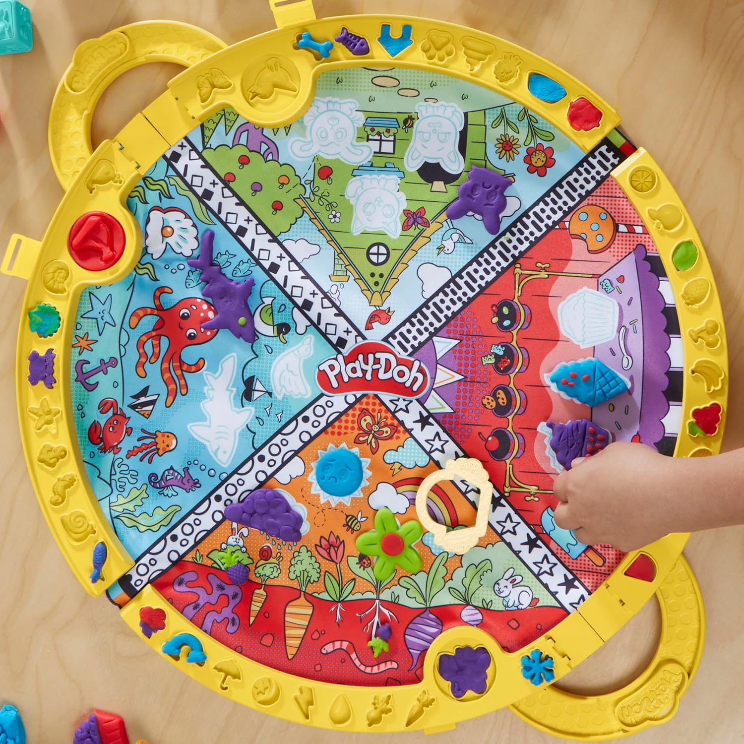 Hasbro Play-Doh Imagine Anywhere Starter Set Fold N Go Playmat - 24pc