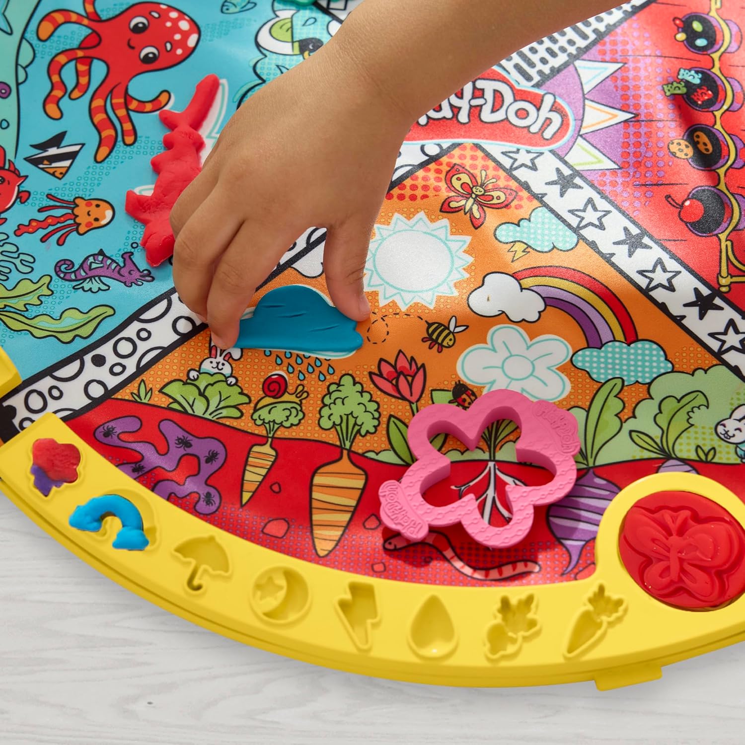 Hasbro Play-Doh Imagine Anywhere Starter Set Fold N Go Playmat - 24pc