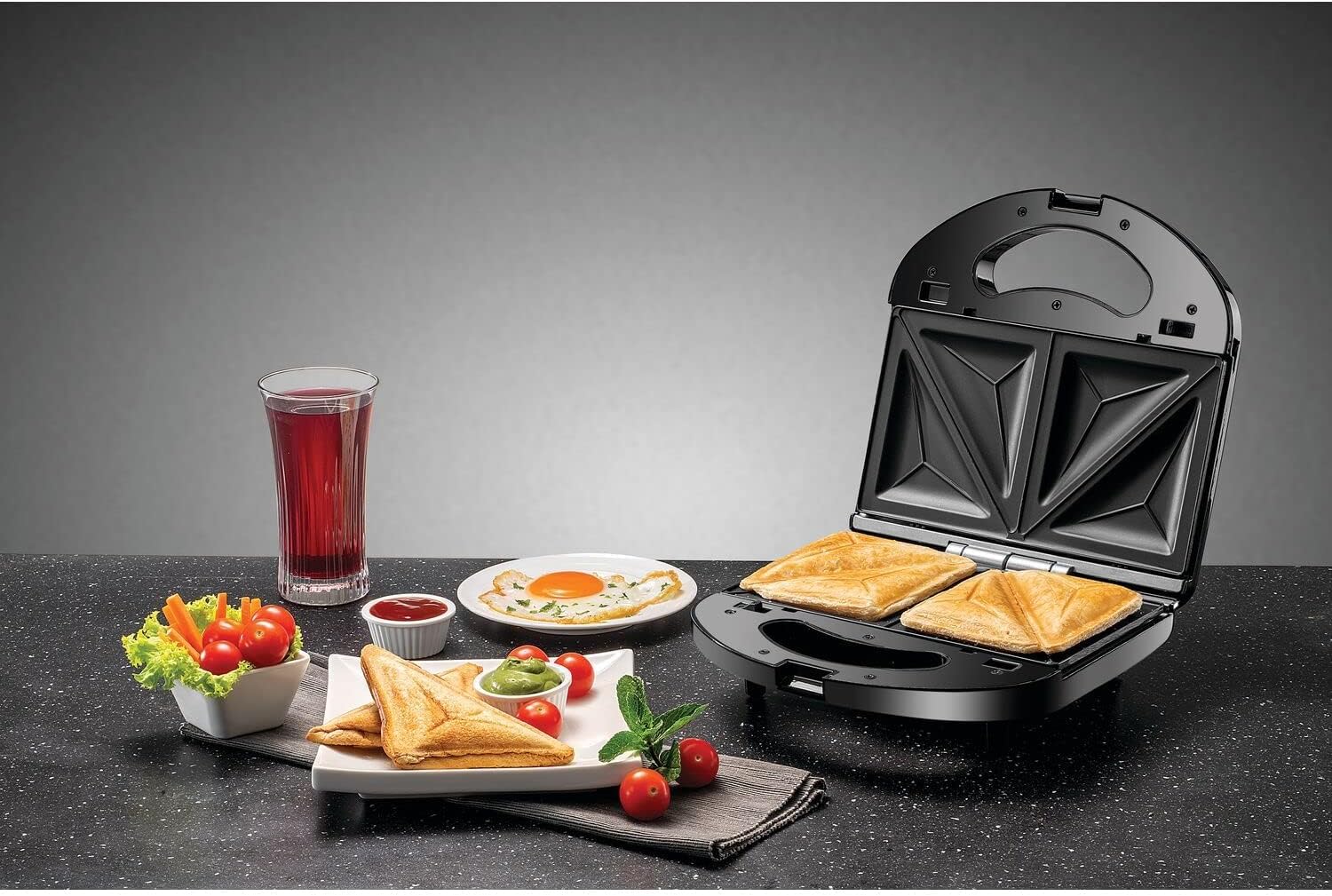 Black + Decker 2-in-1 Sandwich Maker and Grill, 780W - Black