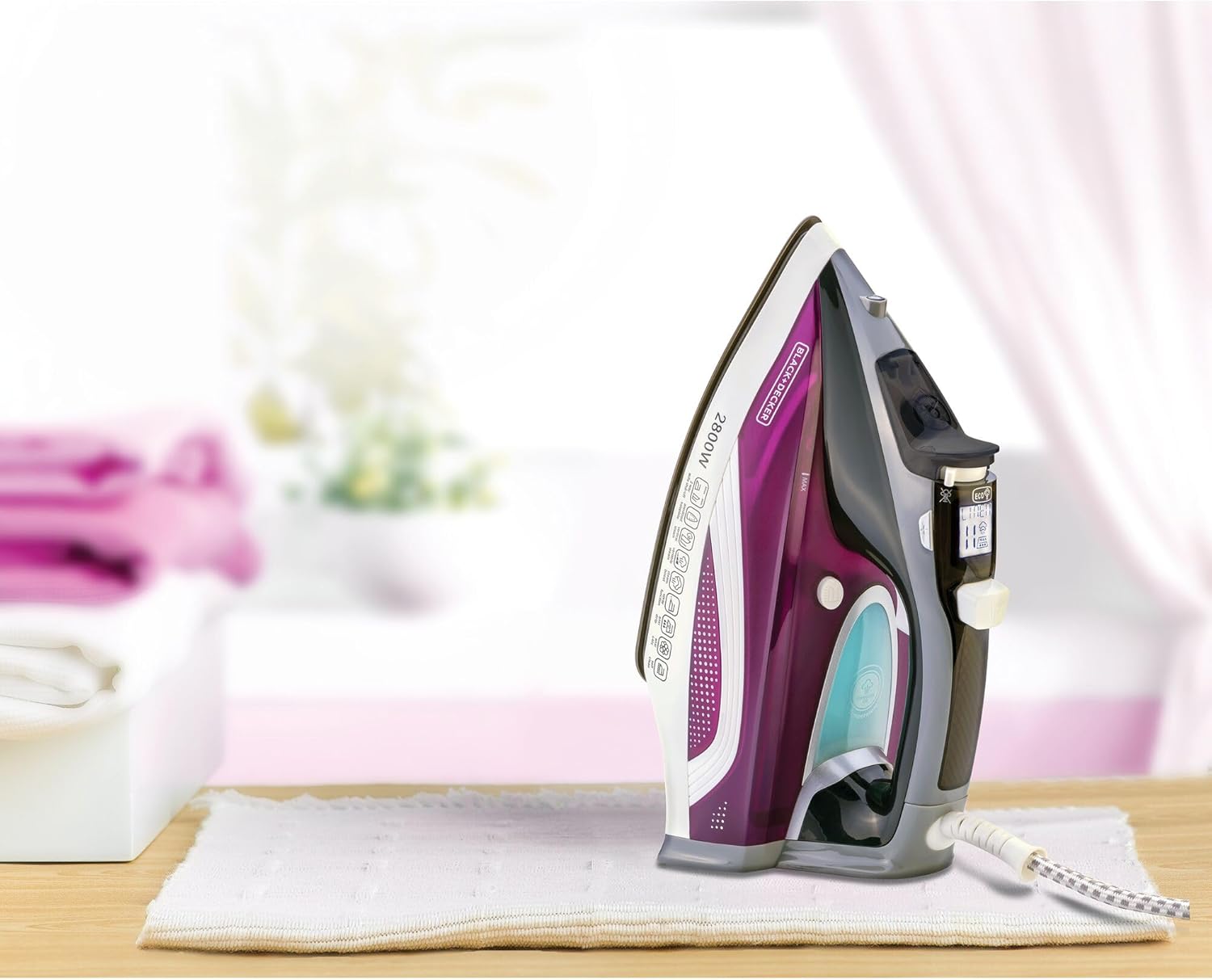 Black + Decker Digital Steam Iron with Anodized Soleplate - 2800W