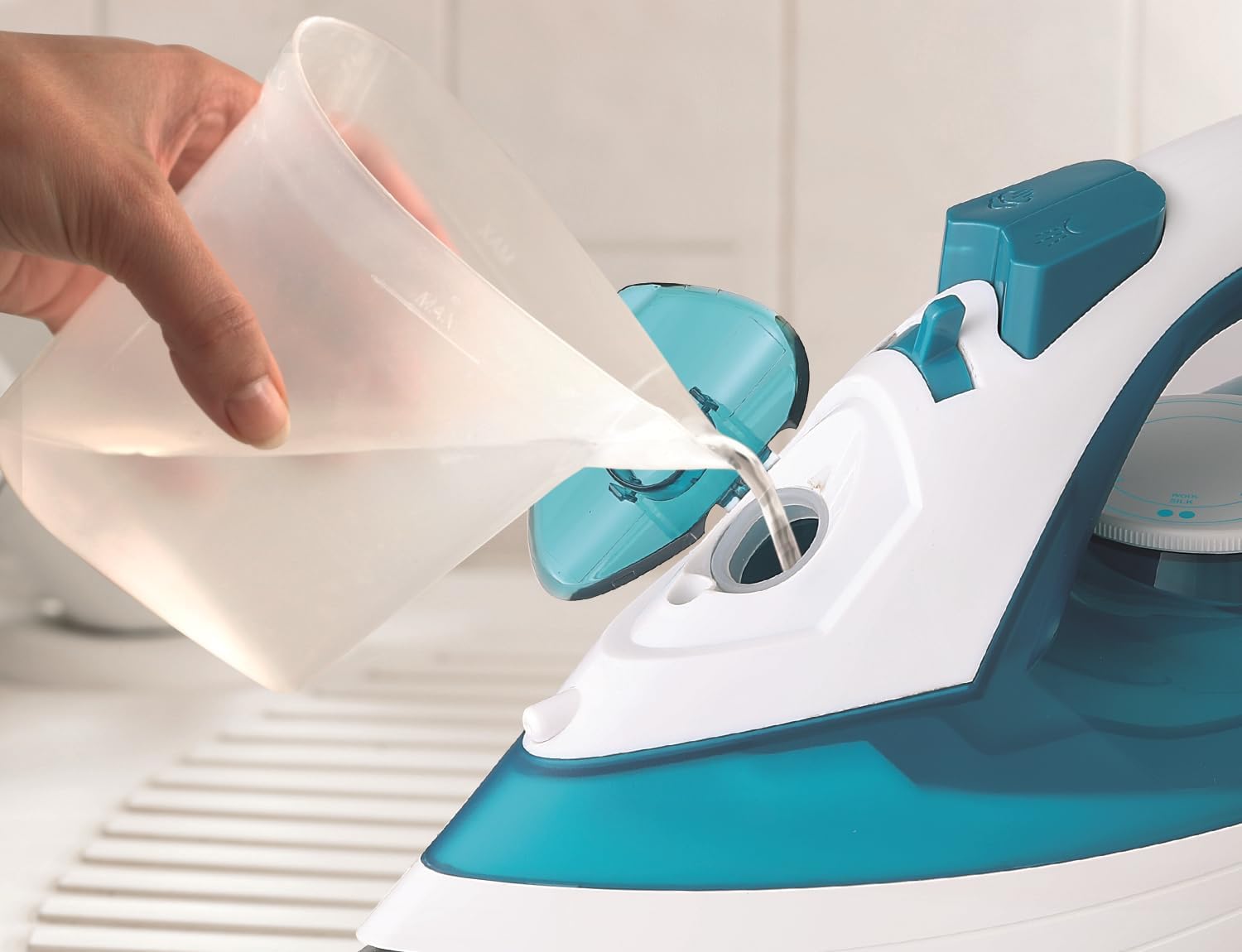 Black + Decker Steam Iron with Nonstick Soleplate - 1600 W