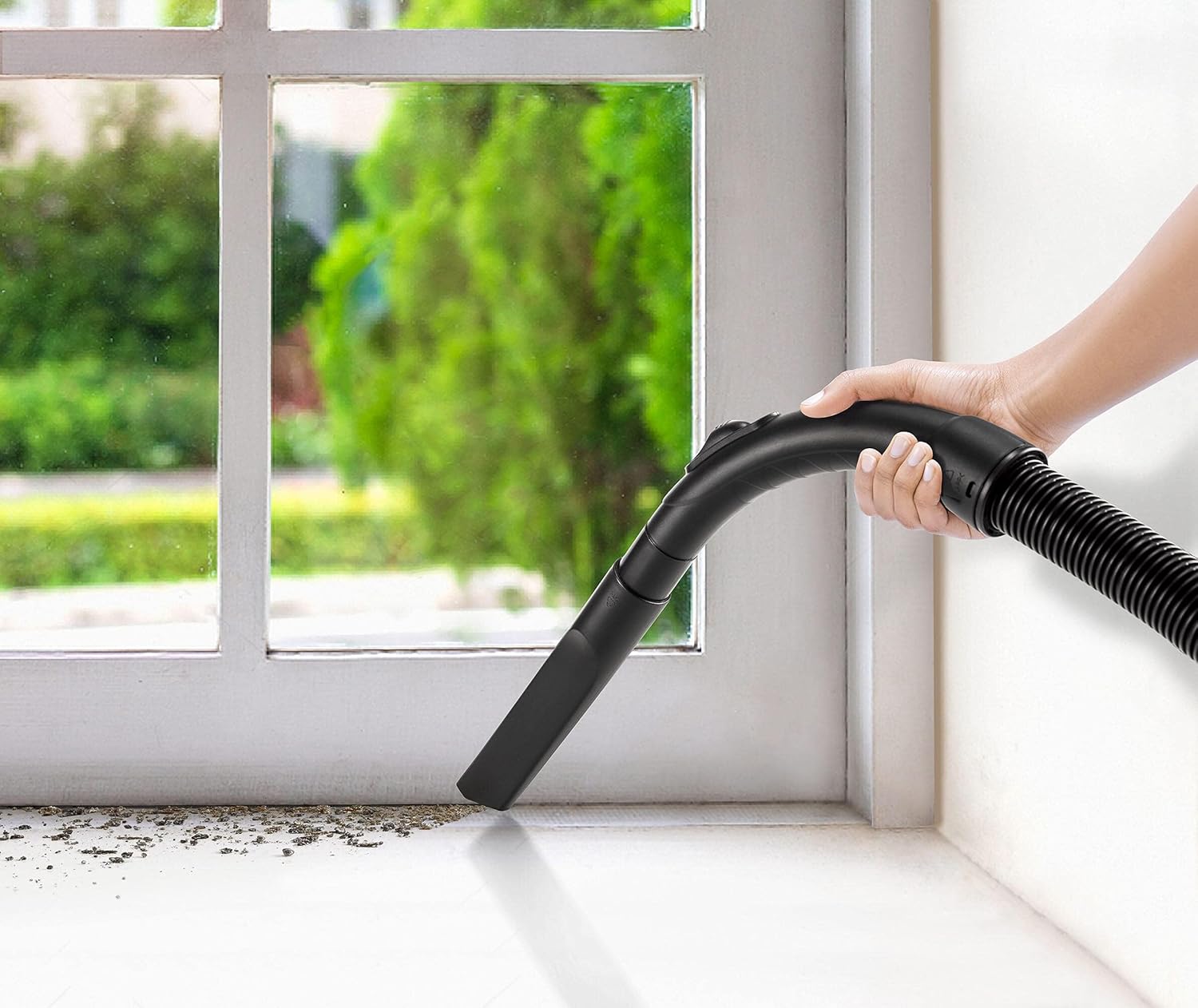 Black + Decker Wet & Dry Drum Vacuum Cleaner, Black & Silver - 1610W
