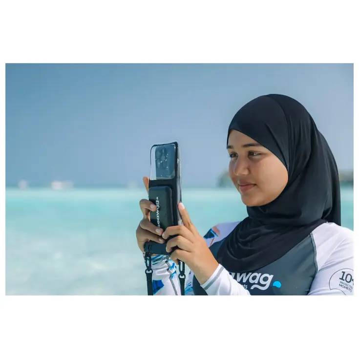 Seawag Smartphone Waterproof Case 6.9" With Floating Foam - Black